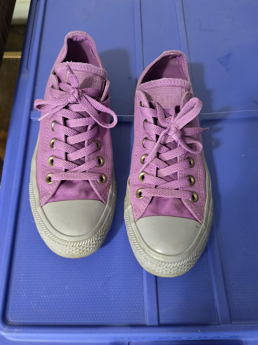 Women's Low-Top Converse Sneakers in Orchid